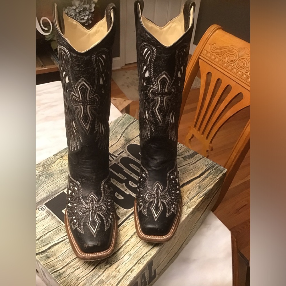 Ladies Black Corral Vintage Cross and Wings Cowboy Boots Size 10M